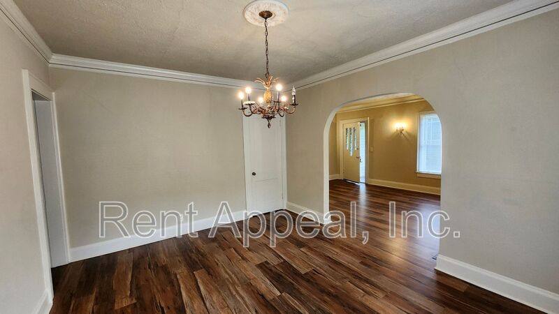 House for rent at 1029 Katherwood Dr SW, Atlanta, GA 30310