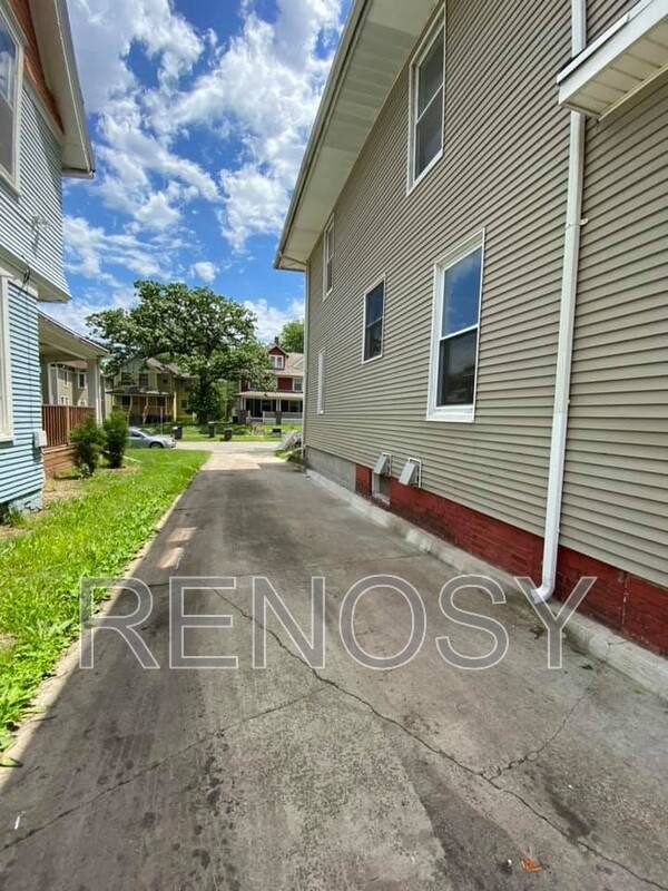 House for rent at 1112 26th St, Des Moines, IA 50311