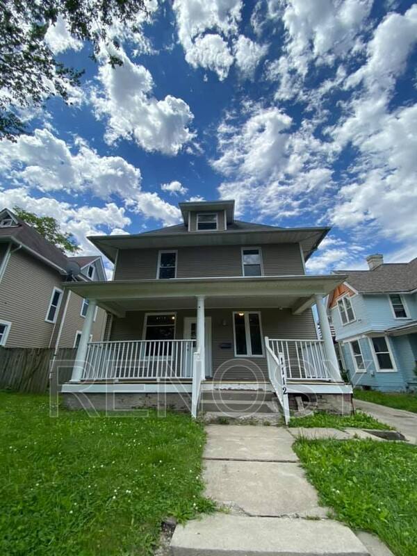 House for rent at 1112 26th St, Des Moines, IA 50311