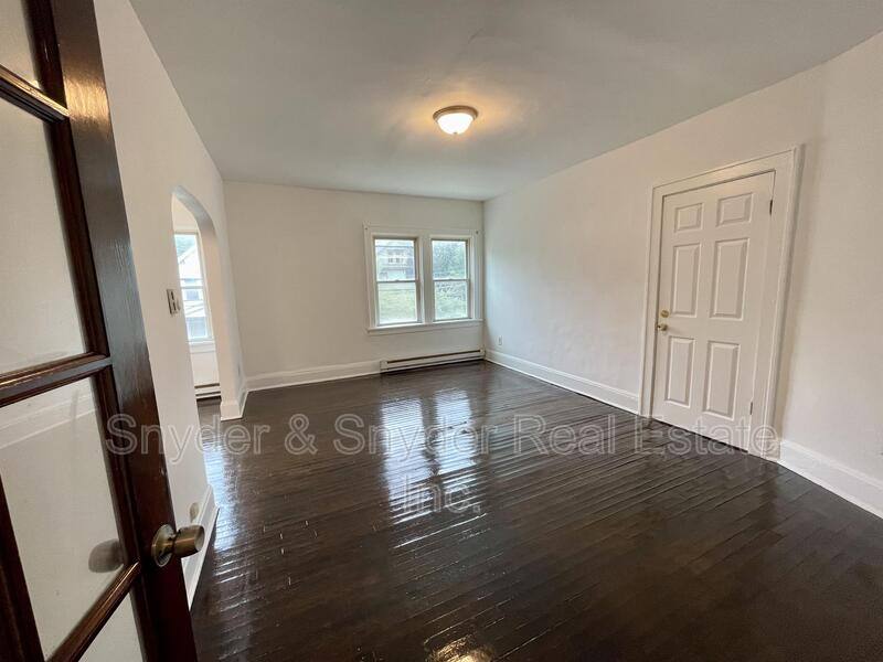 Apartment for rent at 815 & 817 Johnston St, Akron, OH 44306