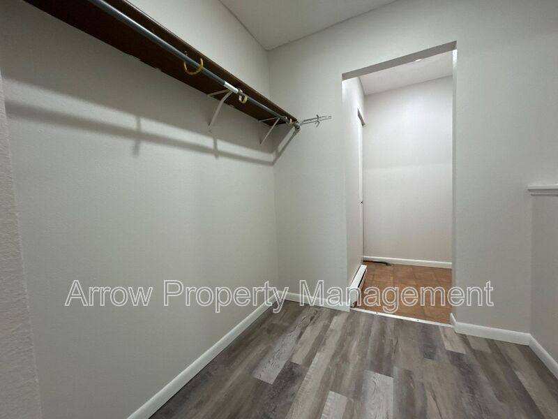 Apartment for rent at 906 E St #F, McCook, NE 69001