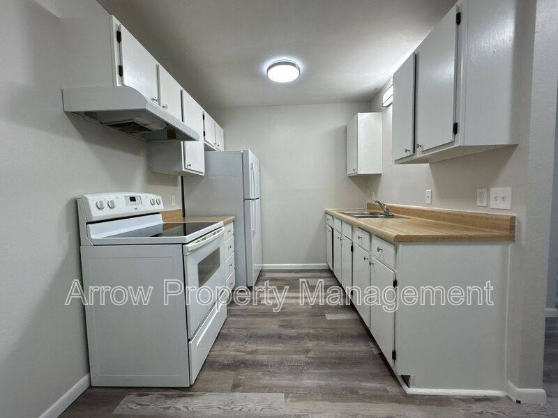 Apartment for rent at 906 E St #F, McCook, NE 69001