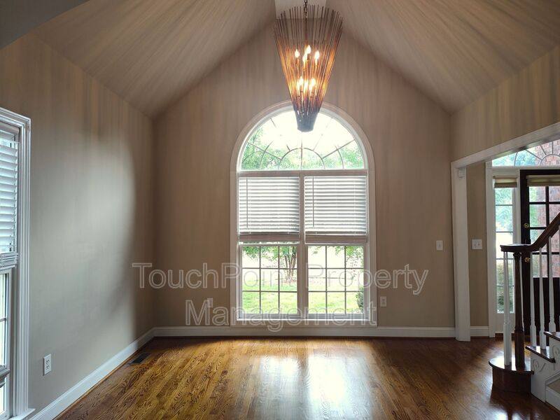 House for rent at 204 Limerick Dr, Matthews, NC 28104