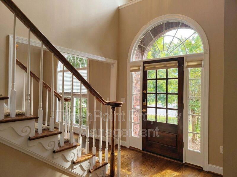 House for rent at 204 Limerick Dr, Matthews, NC 28104