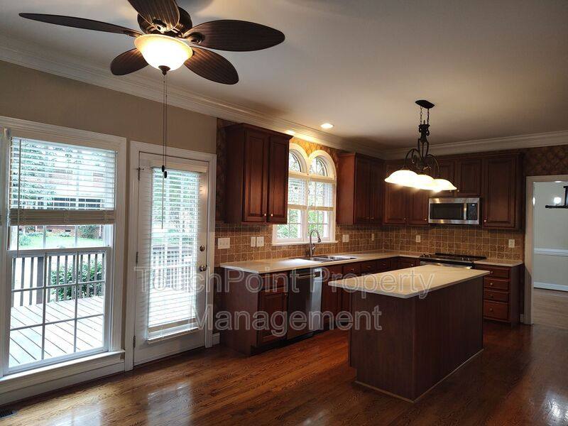 House for rent at 204 Limerick Dr, Matthews, NC 28104