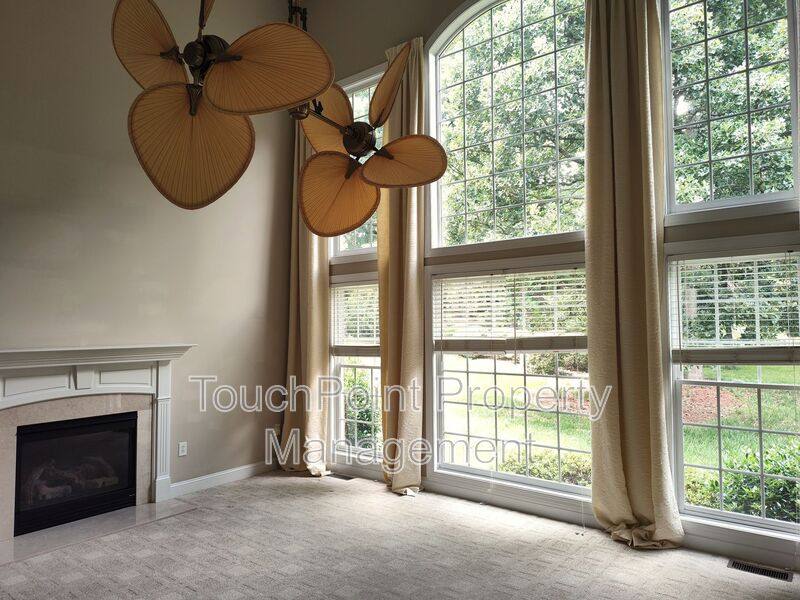House for rent at 204 Limerick Dr, Matthews, NC 28104