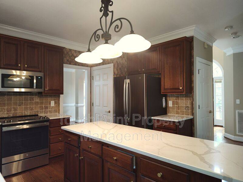 House for rent at 204 Limerick Dr, Matthews, NC 28104
