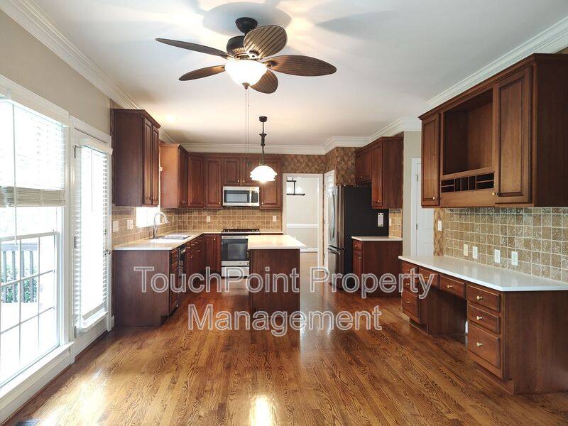 House for rent at 204 Limerick Dr, Matthews, NC 28104