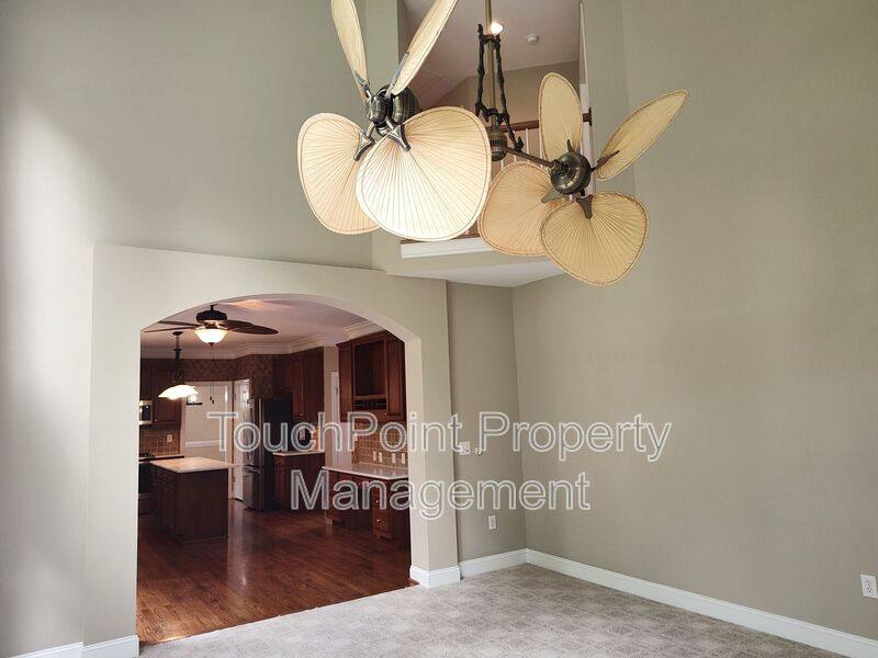 House for rent at 204 Limerick Dr, Matthews, NC 28104
