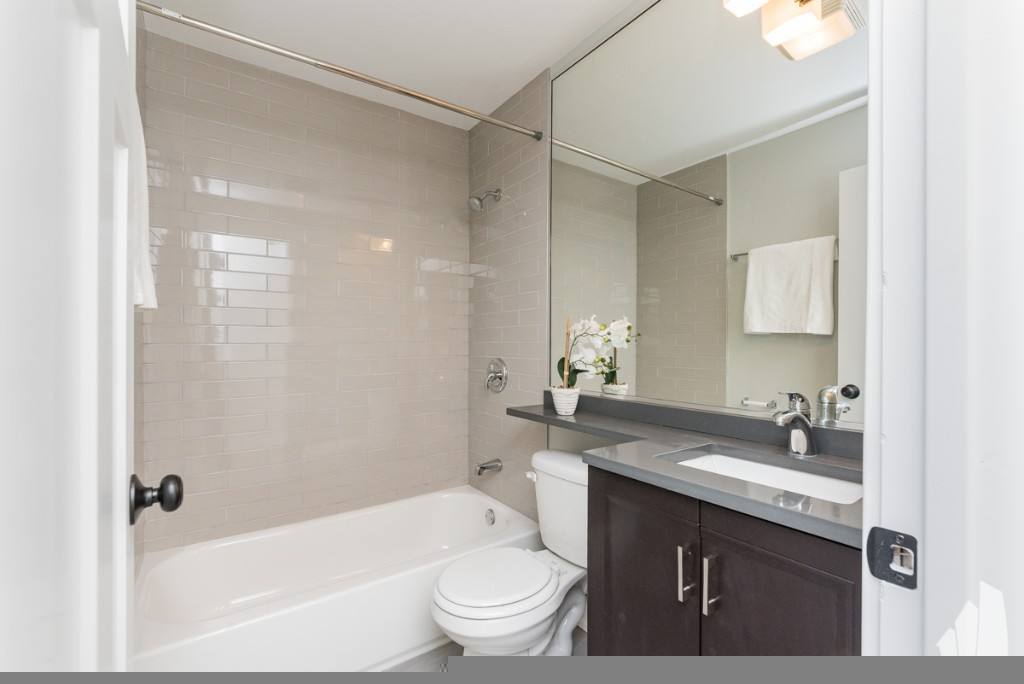 Apartment for rent at 530 W Surf, Chicago, IL 60657