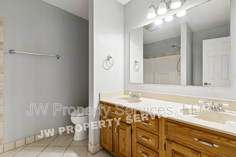 House for rent at 3228 Lake Trail Dr, Metairie, LA 70003