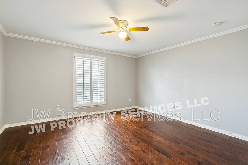 House for rent at 3228 Lake Trail Dr, Metairie, LA 70003