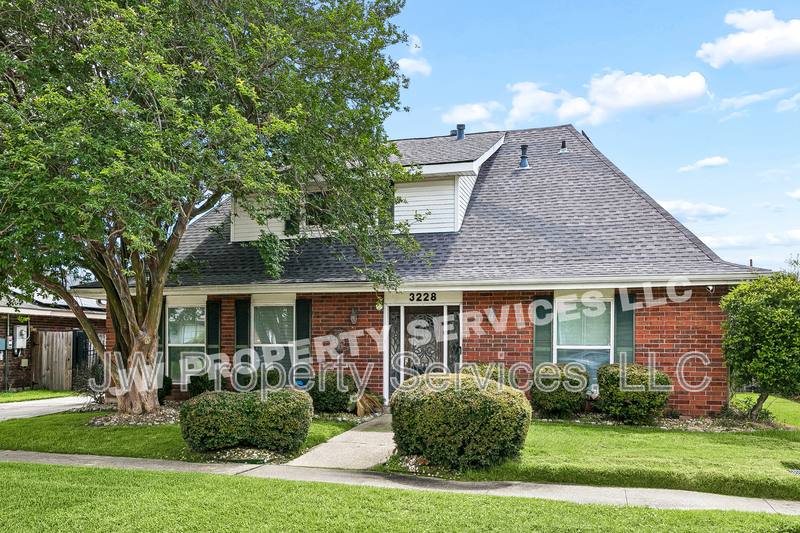 House for rent at 3228 Lake Trail Dr, Metairie, LA 70003