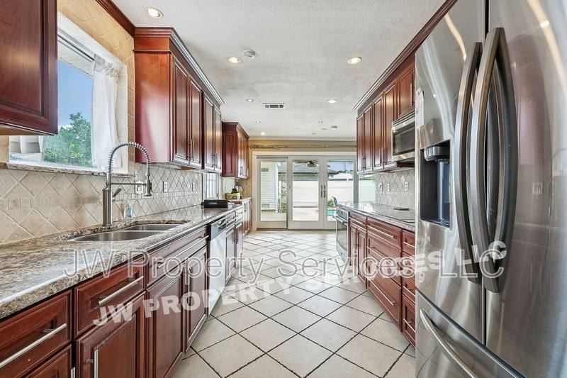 House for rent at 3228 Lake Trail Dr, Metairie, LA 70003