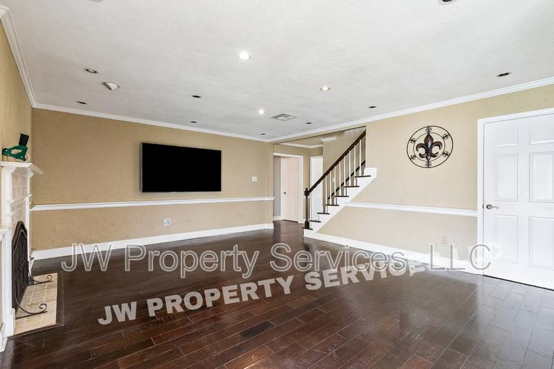 House for rent at 3228 Lake Trail Dr, Metairie, LA 70003