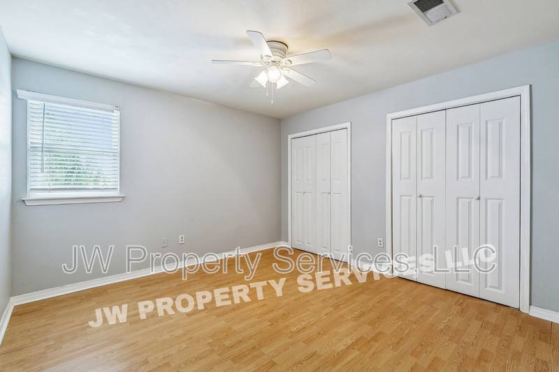 House for rent at 3228 Lake Trail Dr, Metairie, LA 70003