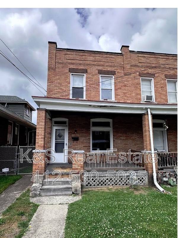 Townhouse for rent at 519 Marwood Ave, McKees Rocks, PA 15136