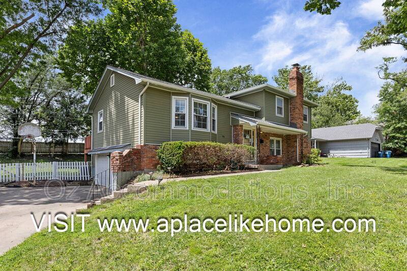 House for rent at 9514 Glenwood St, Overland Park, KS 66212