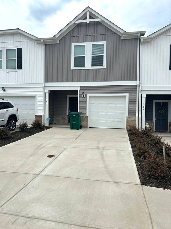 Townhouse for rent at 105 Pleasure Lane #1, Taylors, SC 29687