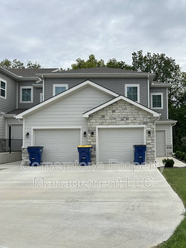 Townhouse for rent at 8679 Golden Lane, De Soto, KS 66018