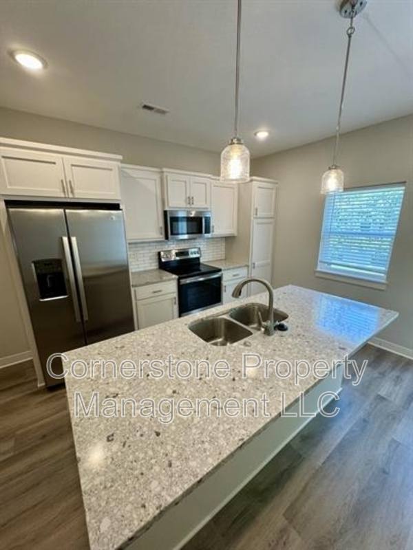 Townhouse for rent at 8679 Golden Lane, De Soto, KS 66018