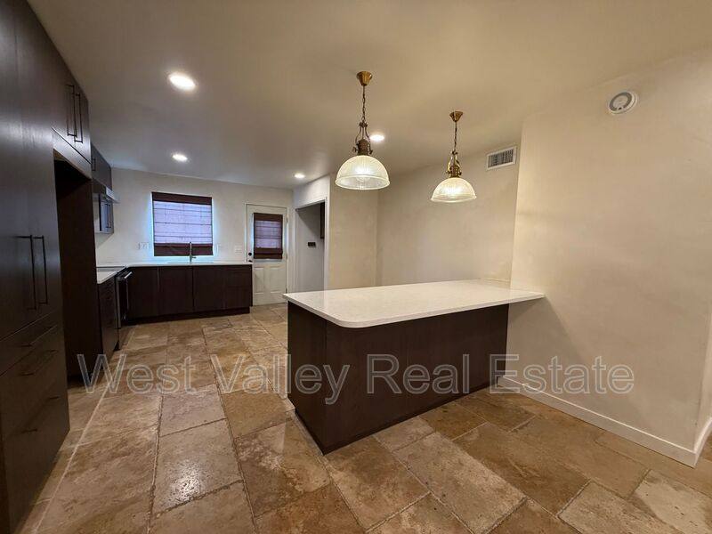 Condo for rent at 553 Front St, Taft, CA 93268