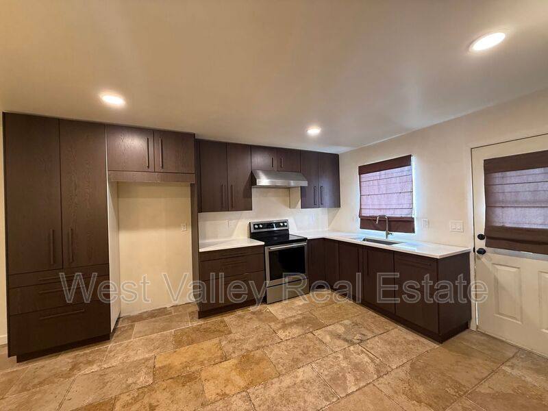 Condo for rent at 553 Front St, Taft, CA 93268