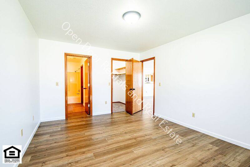 Apartment for rent at 1525 Flagstone Dr, Fort Wayne, IN 46815