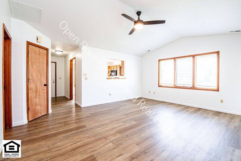 Apartment for rent at 1525 Flagstone Dr, Fort Wayne, IN 46815