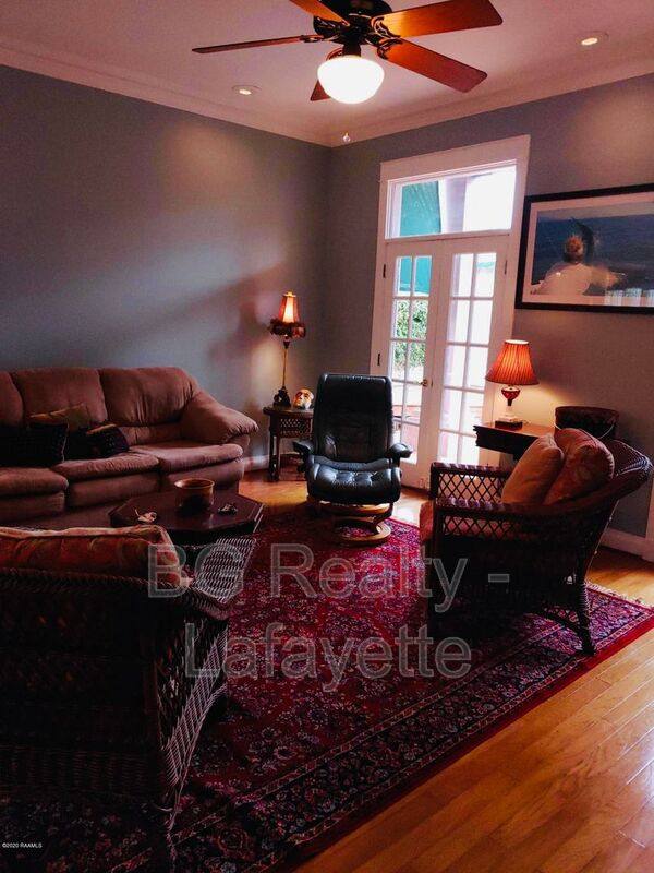 Townhouse for rent at 201 Ursuline St, Lafayette, LA 70506