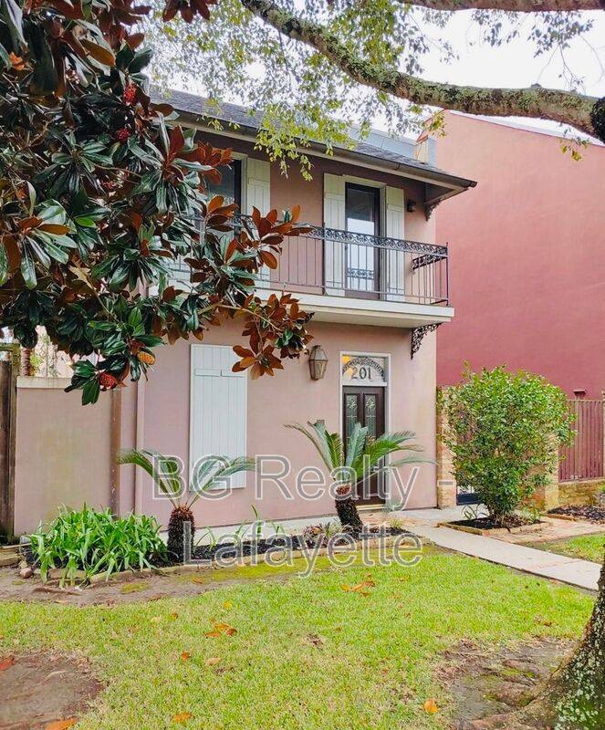 Townhouse for rent at 201 Ursuline St, Lafayette, LA 70506