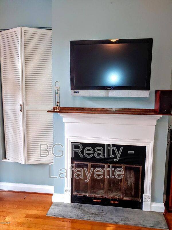 Townhouse for rent at 201 Ursuline St, Lafayette, LA 70506