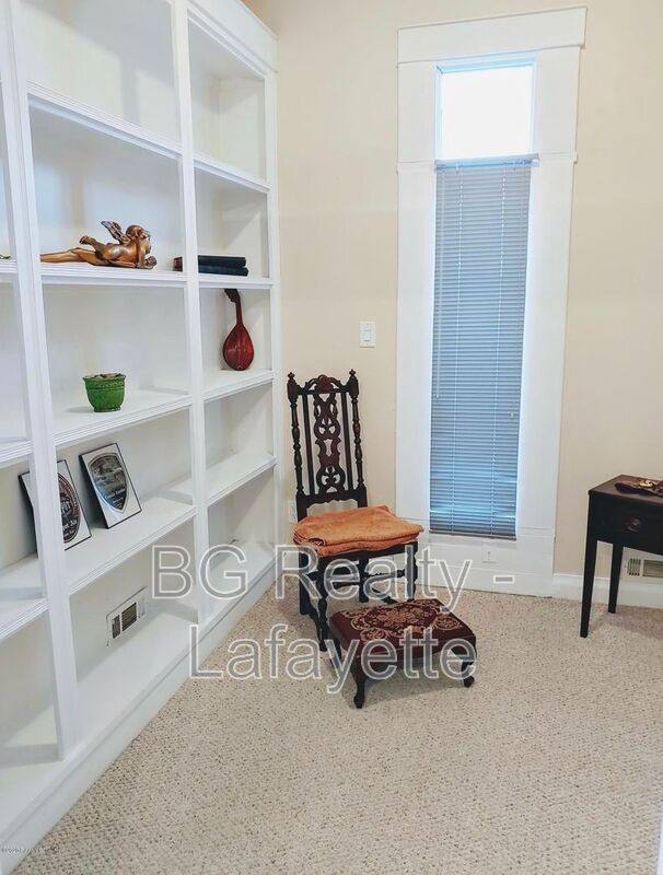 Townhouse for rent at 201 Ursuline St, Lafayette, LA 70506