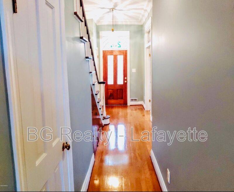 Townhouse for rent at 201 Ursuline St, Lafayette, LA 70506