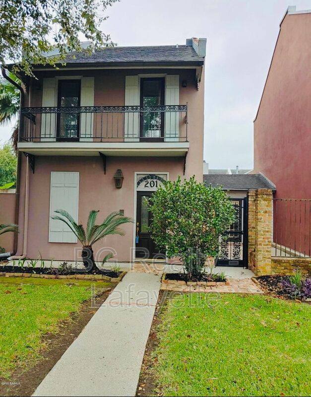 Townhouse for rent at 201 Ursuline St, Lafayette, LA 70506