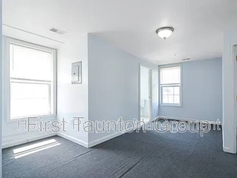 Apartment for rent at 458 Weir St #5, Taunton, MA 02780