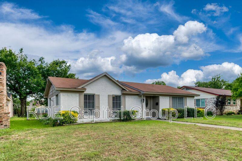 House for rent at 2726 Starcrest Lane, Dallas, TX 75234
