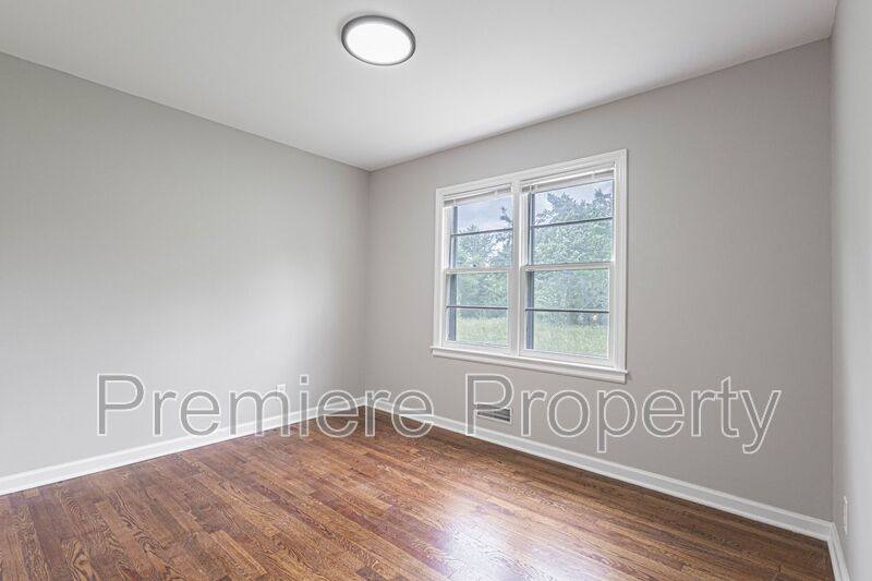 House for rent at 5504 E 101st St, Kansas City, MO 64137