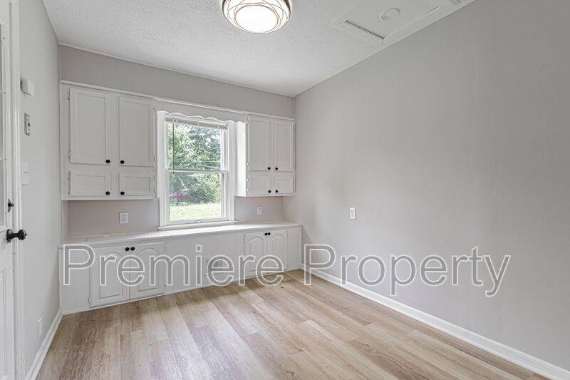 House for rent at 5504 E 101st St, Kansas City, MO 64137