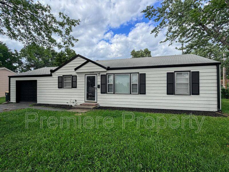 House for rent at 5504 E 101st St, Kansas City, MO 64137