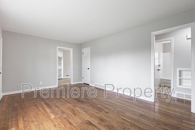 House for rent at 5504 E 101st St, Kansas City, MO 64137