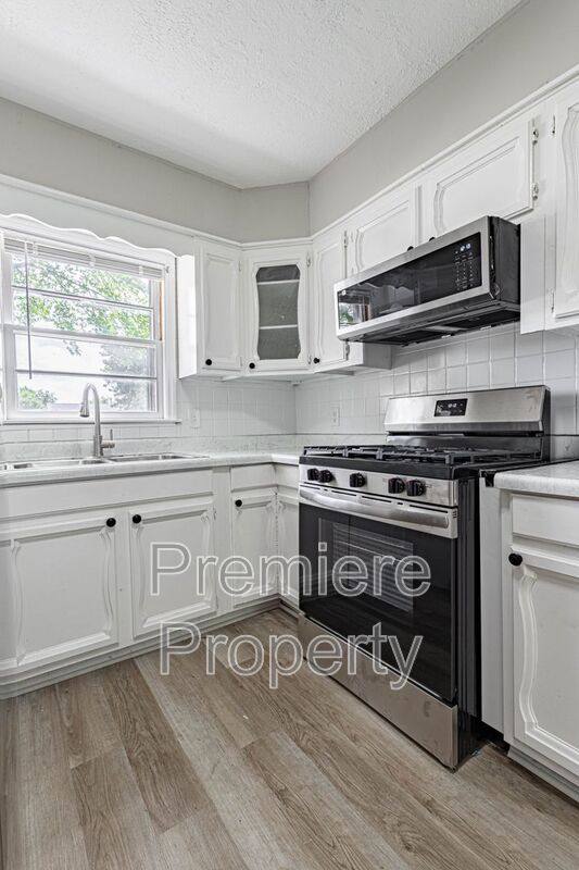 House for rent at 5504 E 101st St, Kansas City, MO 64137