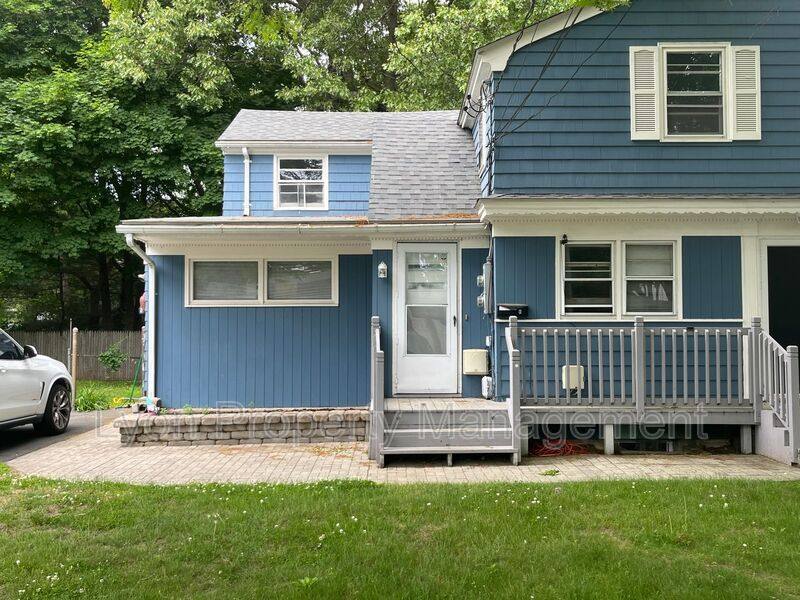 Apartment for rent at 67 Hutchinson St, Warwick, RI 02886