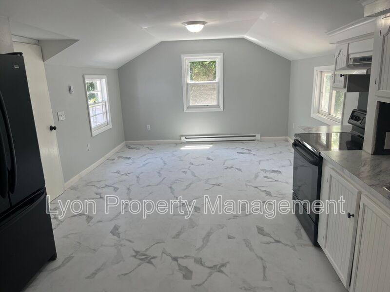 Apartment for rent at 67 Hutchinson St, Warwick, RI 02886