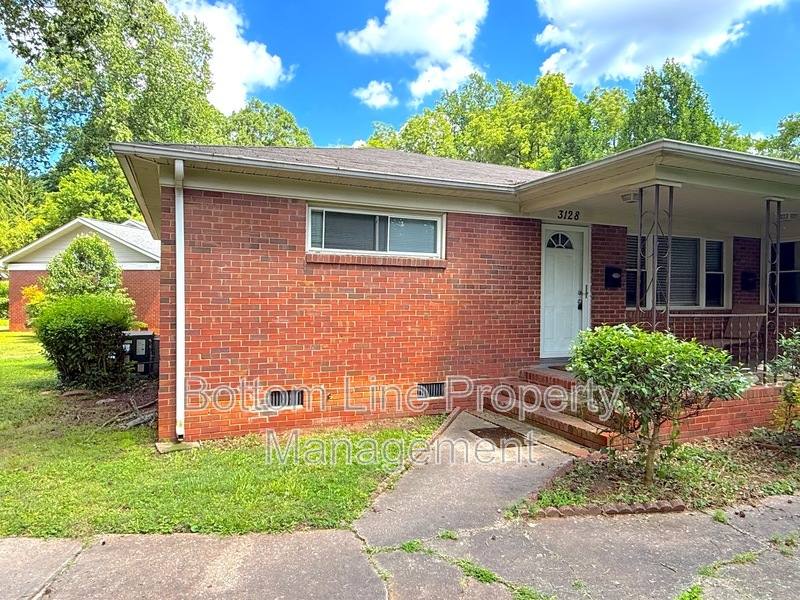 Apartment for rent at 3128 Creighton Dr, Charlotte, NC 28205
