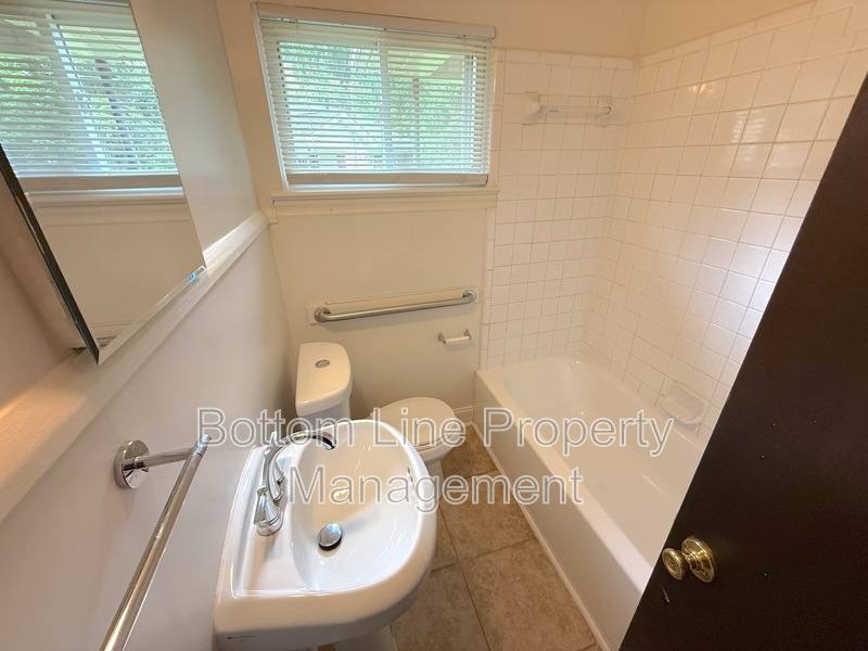 Apartment for rent at 3128 Creighton Dr, Charlotte, NC 28205
