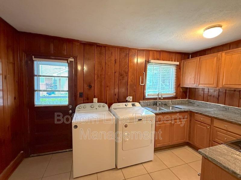 Apartment for rent at 3128 Creighton Dr, Charlotte, NC 28205