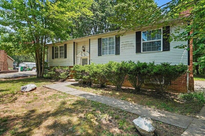 House for rent at 6201 Turtle Neck Lane, Charlotte, NC 28227