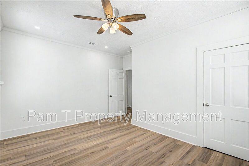 Apartment for rent at 613 W 39th St #B Upstairs, Savannah, GA 31415