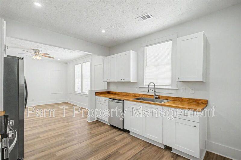 Apartment for rent at 613 W 39th St #B Upstairs, Savannah, GA 31415
